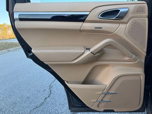 Used 2016 Porsche Cayenne image 45
