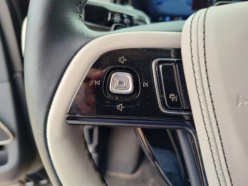Used 2025 Lincoln Aviator 2WD image 24