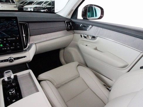 Used 2025 Volvo XC90 B6 Ultra w/ Protection Package image 7