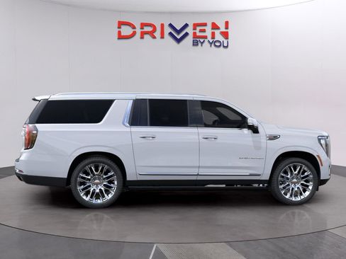 New 2026 GMC Yukon XL Denali w/ Denali Reserve Package image 5