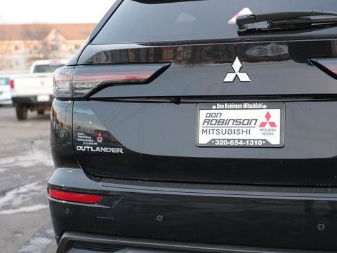 New 2026 Mitsubishi Outlander ES image 10