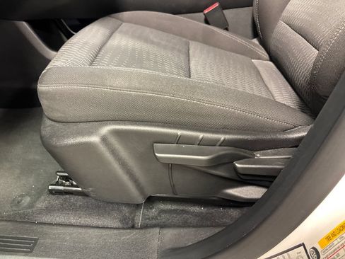 Used 2026 Chevrolet Equinox LT FWD image 23