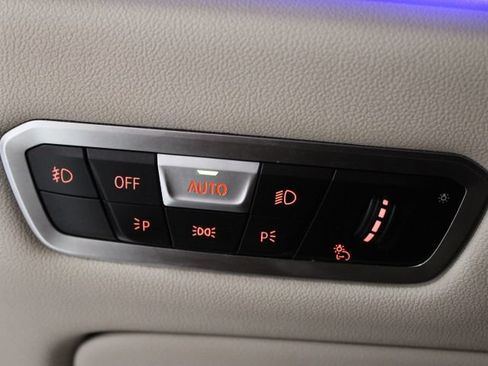 Used 2021 BMW X7 M50i w/ Dynamic Handling Package AWD/4WD image 42