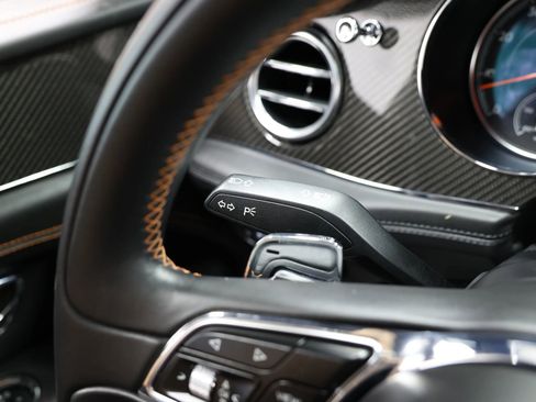 Used 2019 Bentley Bentayga image 23