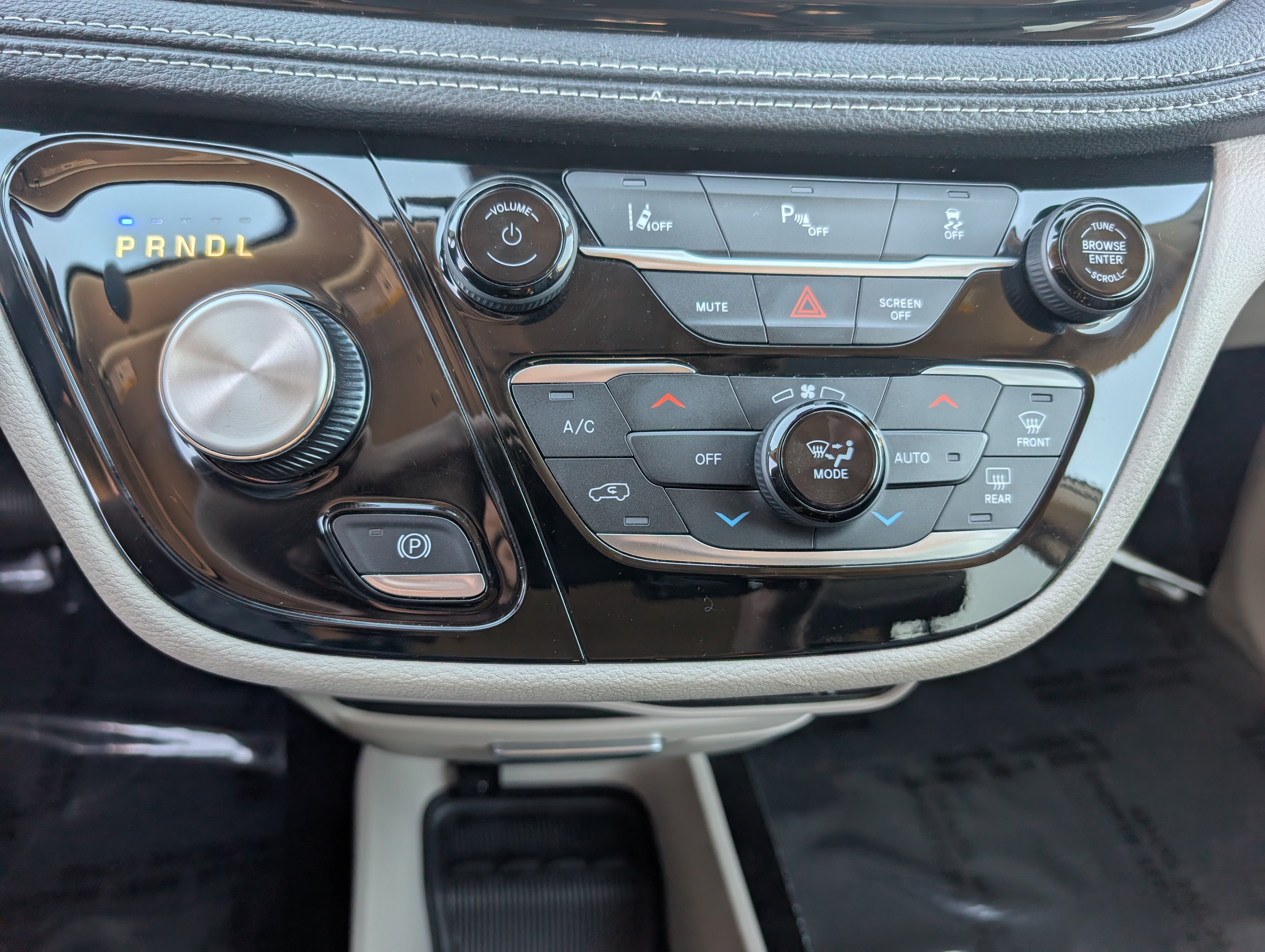 Used 2023 Chrysler Pacifica Touring-L FWD image 30