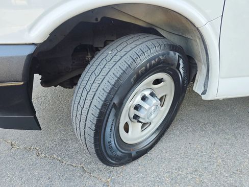 Used 2017 Chevrolet Express 2500 image 37