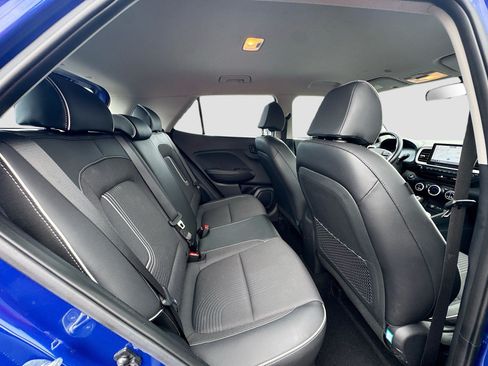 Used 2023 Hyundai Venue Limited FWD image 29