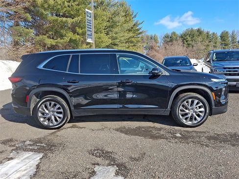 Certified 2025 Buick Enclave Preferred image 7