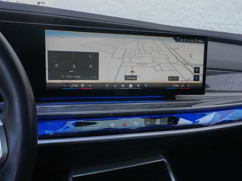 Used 2023 BMW i7 xDrive60 AWD/4WD image 23