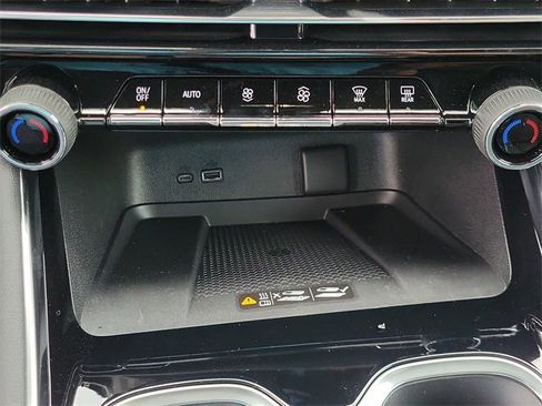 New 2026 Chevrolet Traverse LT image 14