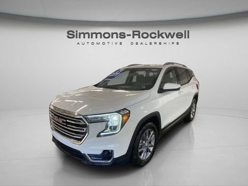 Used 2024 GMC Terrain SLT image 1