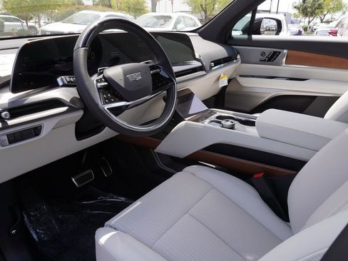 New 2026 Cadillac Vistiq Luxury image 17