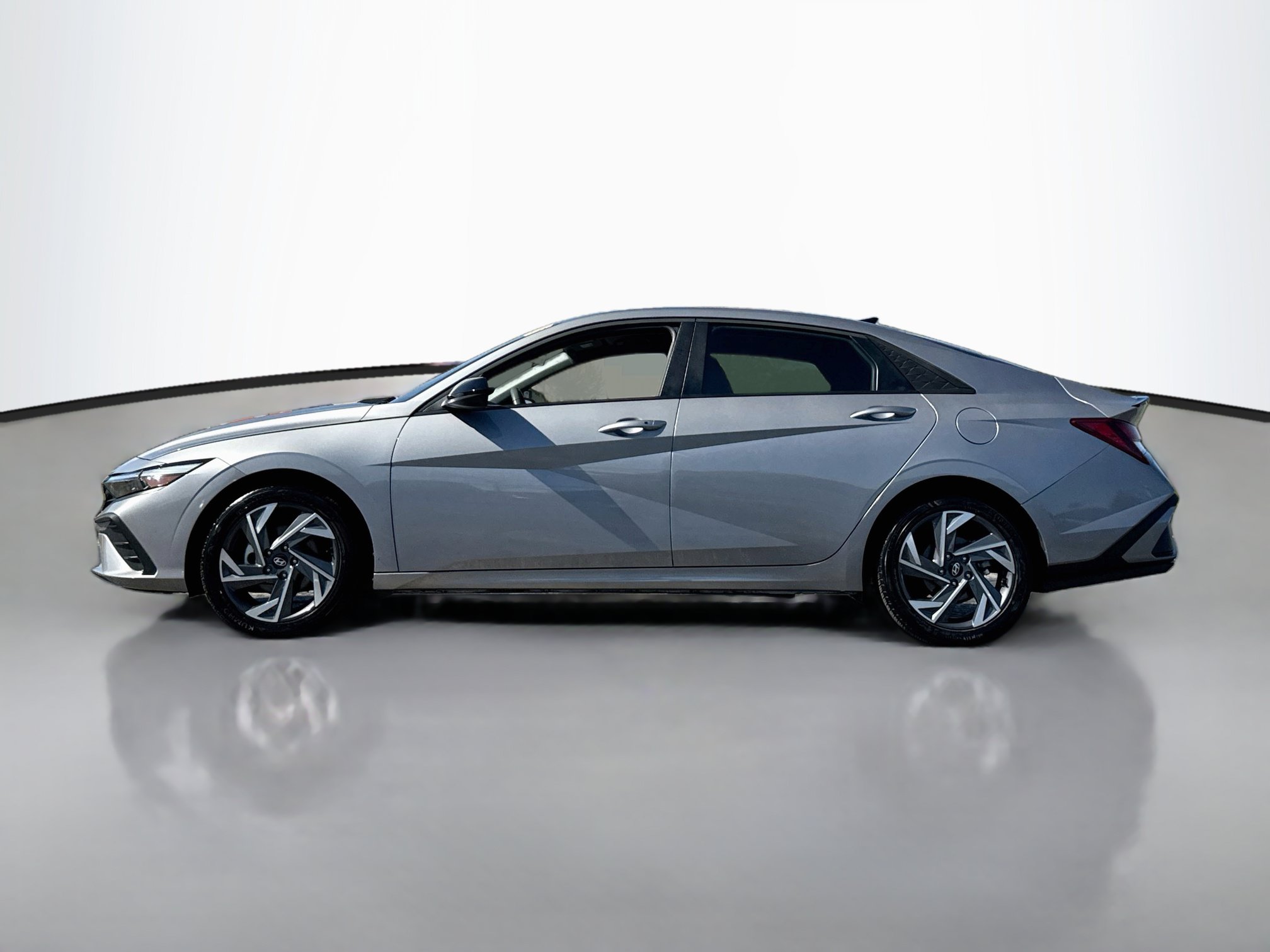 Certified 2025 Hyundai Elantra Sport FWD image 4