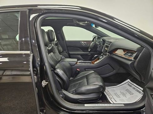 Used 2017 Lincoln Continental Reserve w/ Climate Package image 11