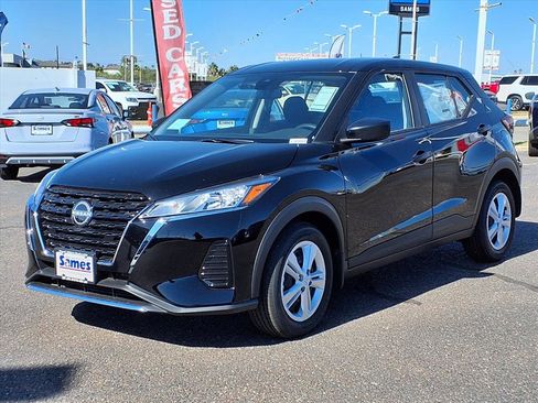 New 2025 Nissan Kicks Play S image 3