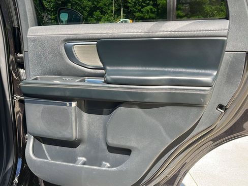 Used 2025 Ford Expedition Platinum AWD/4WD image 32