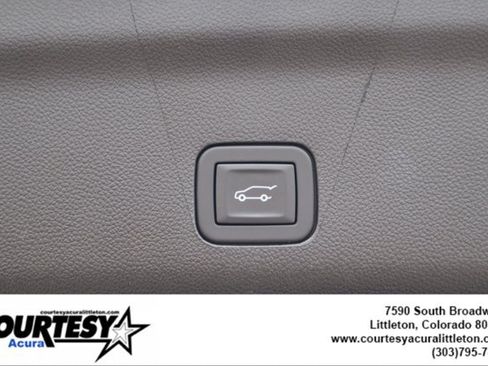 Used 2025 Chevrolet Tahoe High Country AWD/4WD image 32