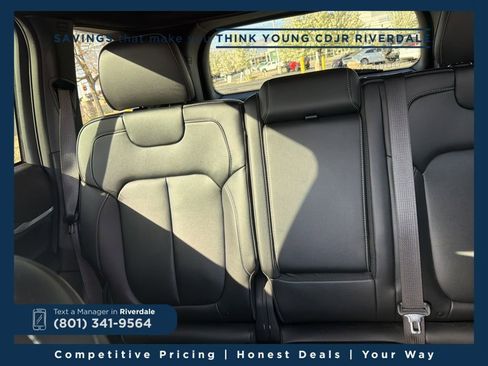 Used 2025 Jeep Grand Cherokee Limited w/ Black Appearance Package image 8