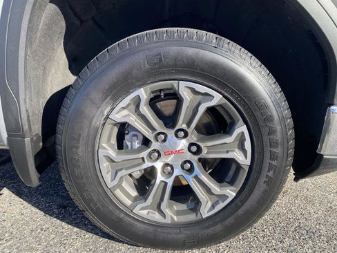 Used 2025 GMC Sierra 1500 SLT image 9