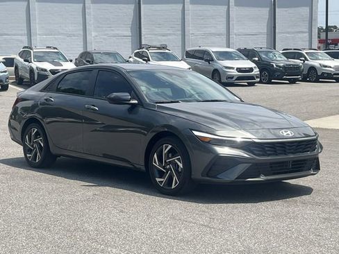Certified 2025 Hyundai Elantra SEL FWD image 15