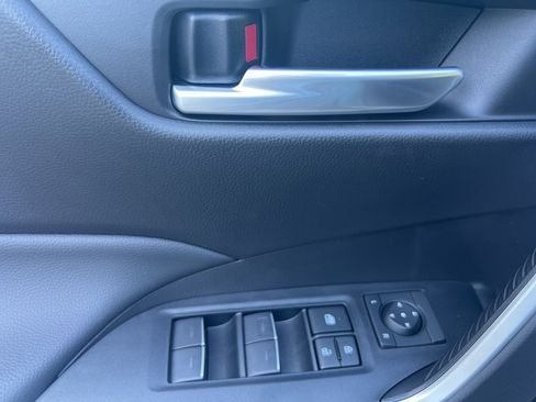 Used 2025 Toyota RAV4 XLE image 26