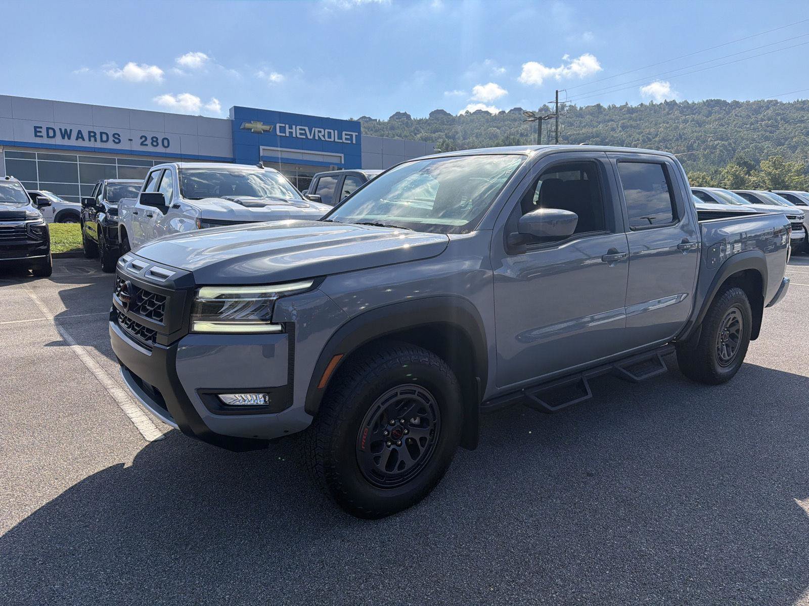 Used 2025 Nissan Frontier PRO-4X AWD/4WD image 1