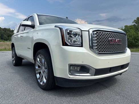 Used 2015 GMC Yukon SLT w/ Open Road Package AWD/4WD image 7