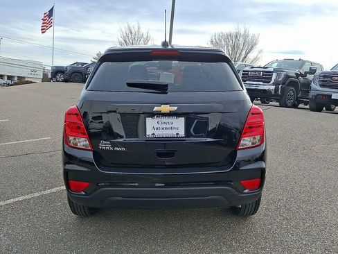 Used 2022 Chevrolet Trax LS w/ Tint and Cruise Package image 9