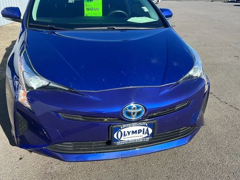 Used 2017 Toyota Prius Two image 2