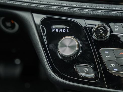 New 2027 Chrysler Pacifica Select FWD image 29
