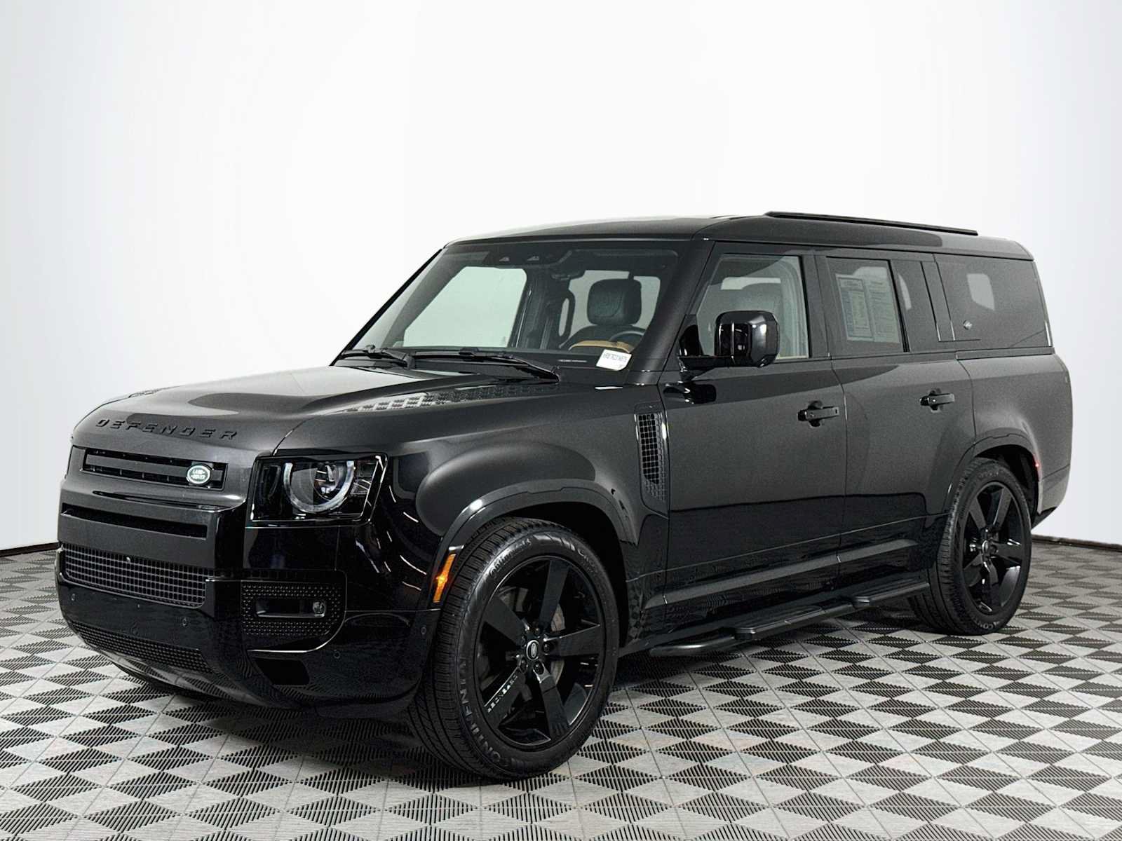 Used 2024 Land Rover Defender 130 X-Dynamic SE AWD/4WD image 1