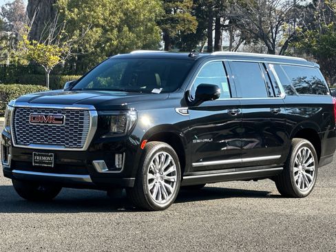 Used 2022 GMC Yukon XL Denali image 7