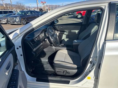 Used 2016 Toyota Camry SE image 21