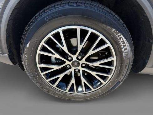 Certified 2025 Ford Escape SE w/ PHEV Premium Package FWD image 9