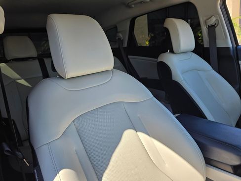 Used 2023 Kia Sportage EX image 16