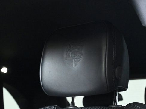 Certified 2024 Porsche Macan Base image 23