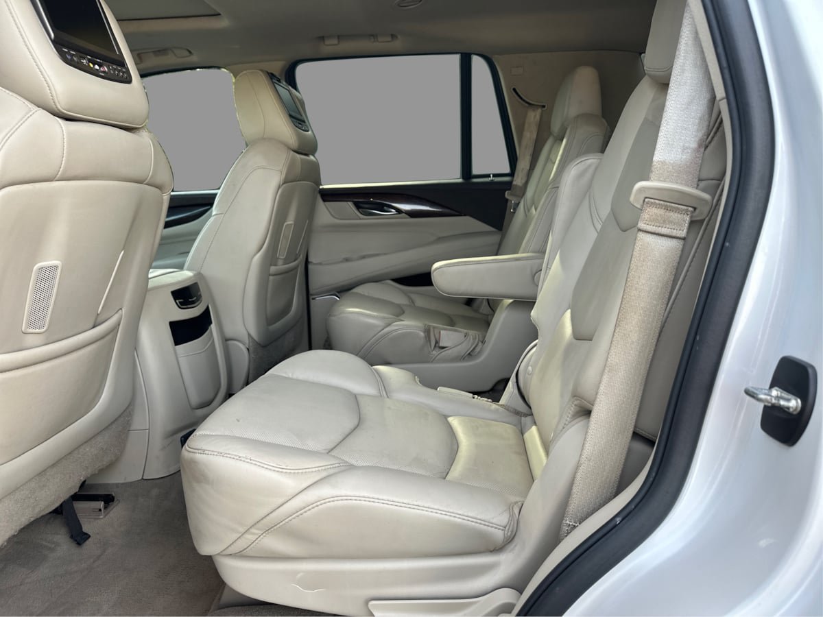 Used 2016 Cadillac Escalade Luxury AWD/4WD image 28