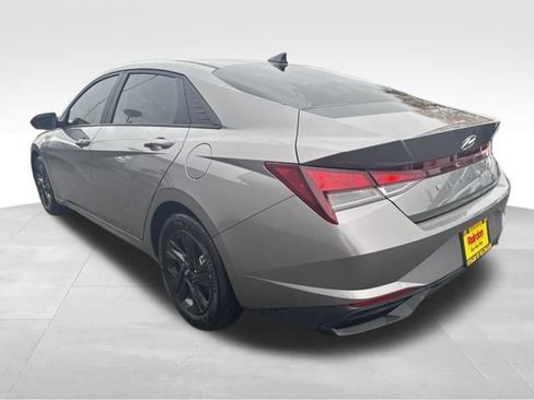 Used 2023 Hyundai Elantra SEL image 7