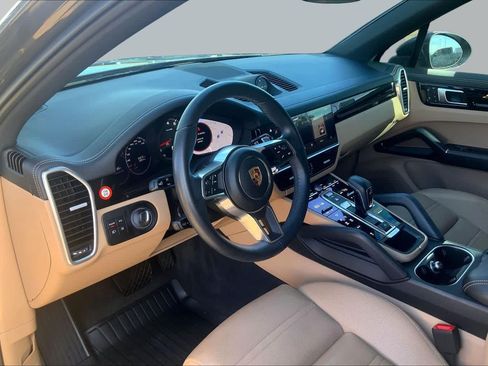 Used 2022 Porsche Cayenne AWD/4WD image 18