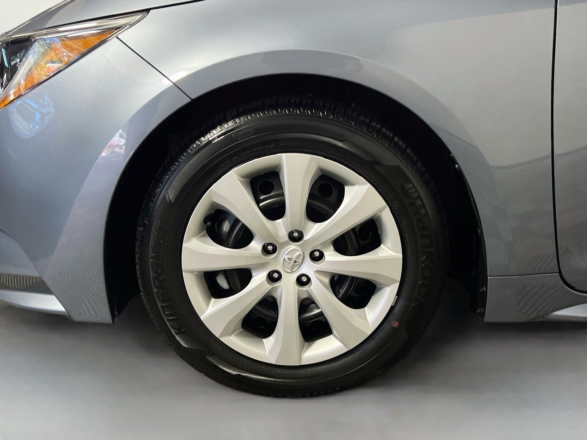 Used 2025 Toyota Corolla LE w/ Convenience Package FWD image 14