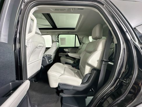 Used 2025 Ford Expedition Active AWD/4WD image 30