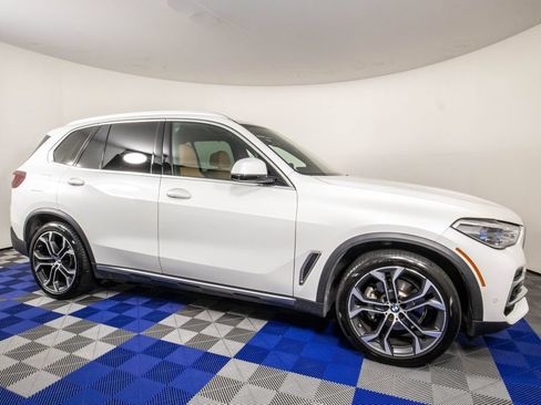 Used 2022 BMW X5 xDrive40i w/ Executive Package AWD/4WD image 3