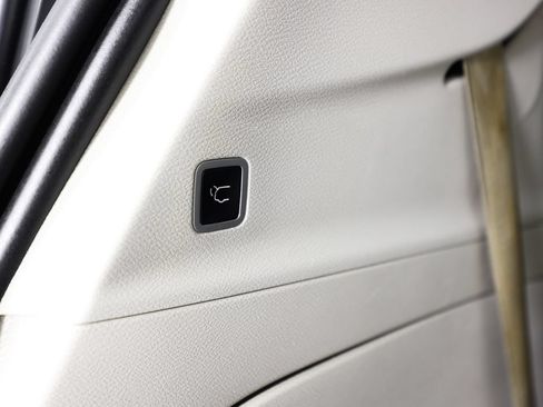 Used 2020 Chrysler Pacifica Touring-L FWD image 14