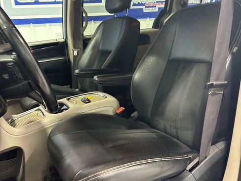 Used 2017 Dodge Grand Caravan SXT image 12
