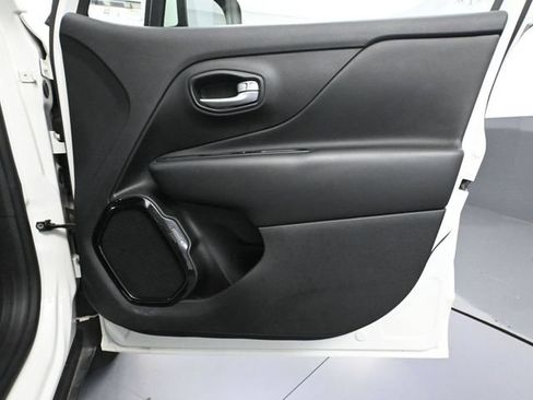 Used 2020 Jeep Renegade Altitude FWD image 41
