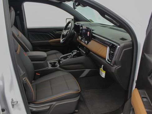 New 2025 GMC Canyon AT4 AWD/4WD image 23