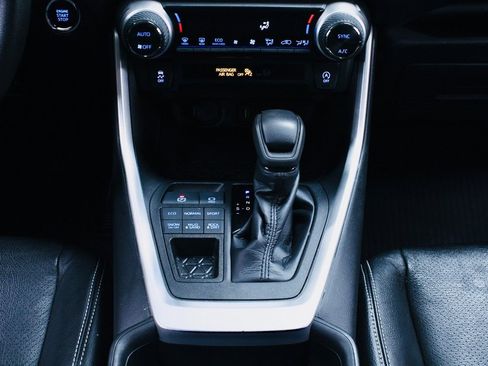 Used 2021 Toyota RAV4 XLE image 20