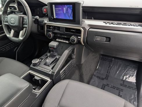 Used 2025 Toyota Tacoma TRD Sport AWD/4WD image 30