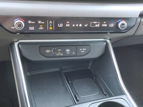 New 2026 Kia Carnival EX FWD image 18