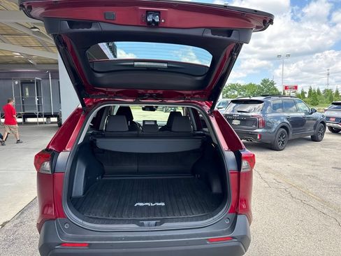 Used 2019 Toyota RAV4 XLE w/ Convenience Package AWD/4WD image 8